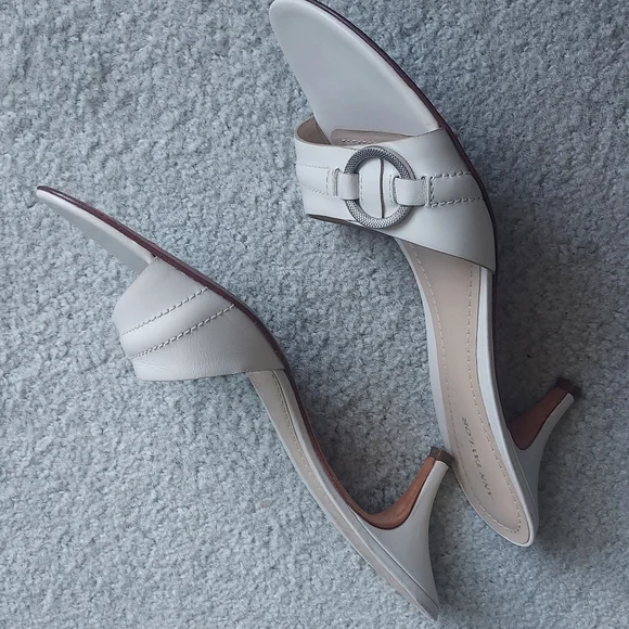 CLEARANCE ANN TAYLOR Heeled Slides - Picture 5 of 5